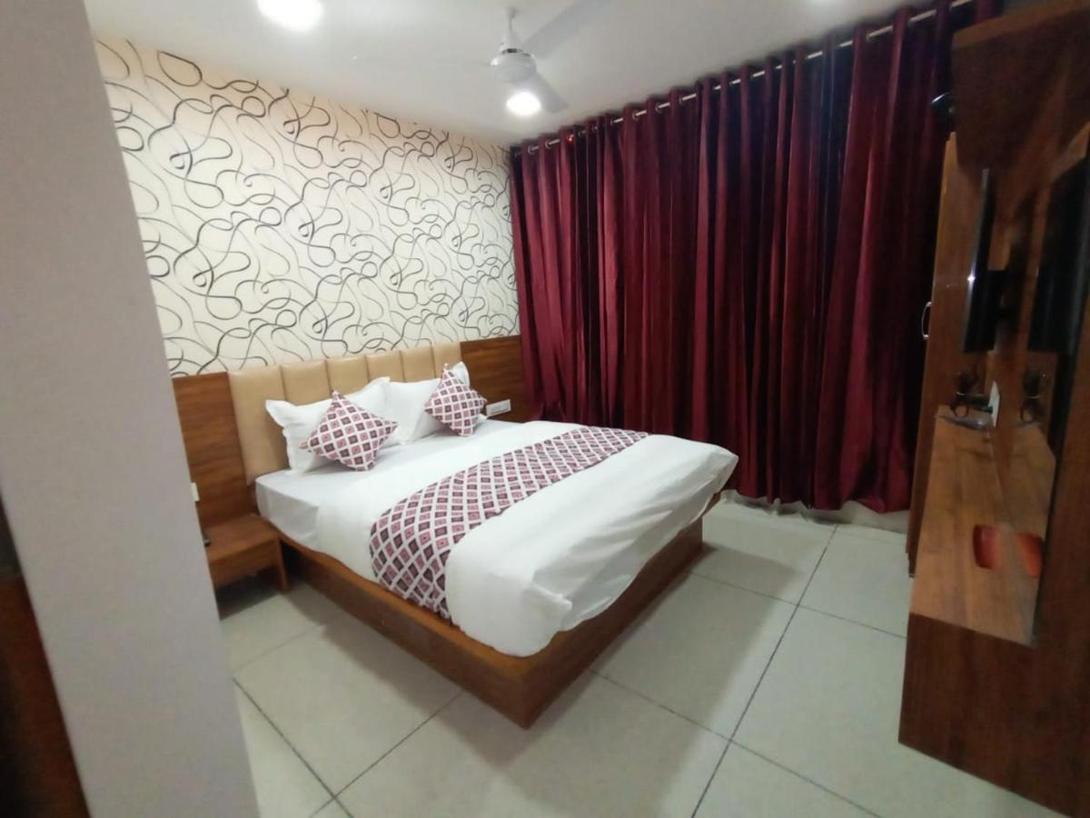 Hotel Dreamland Vadodara Exterior foto