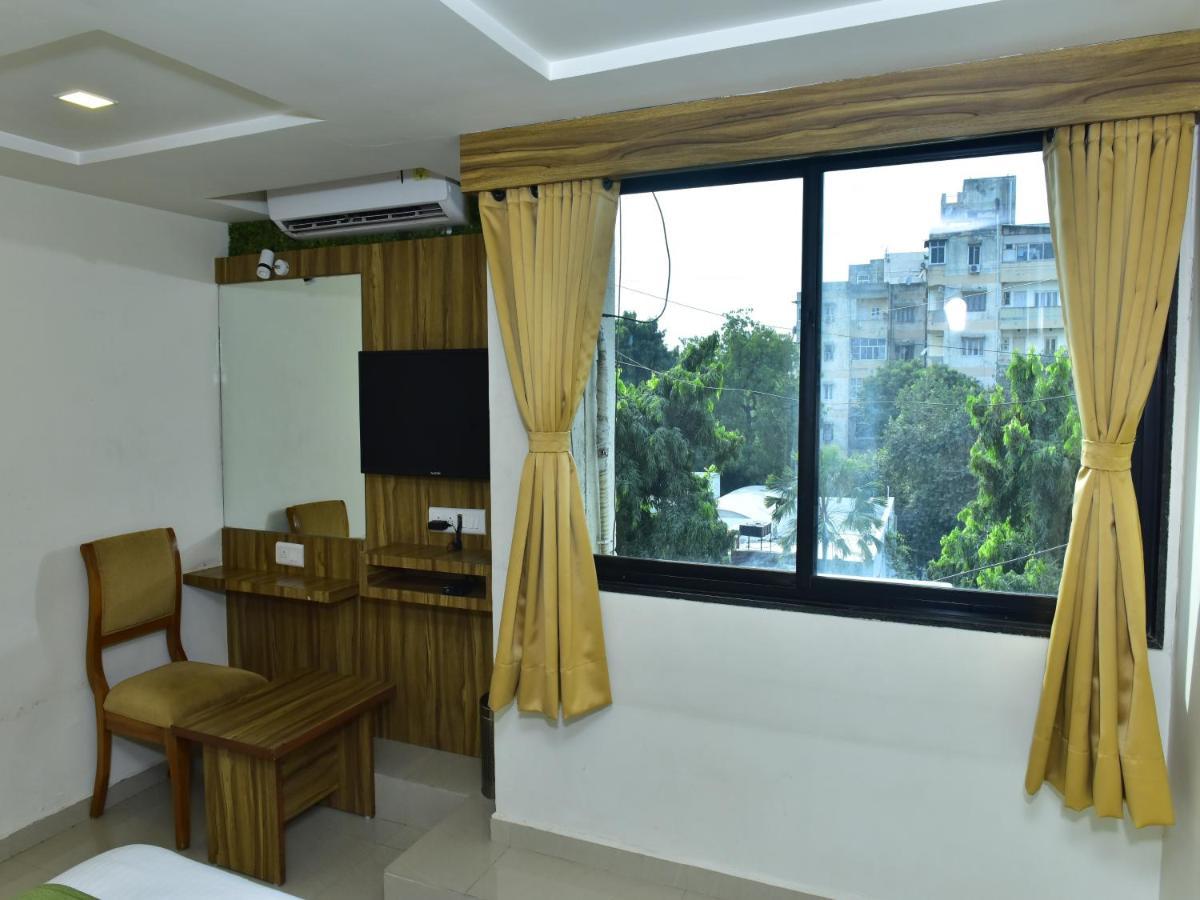 Hotel Dreamland Vadodara Exterior foto
